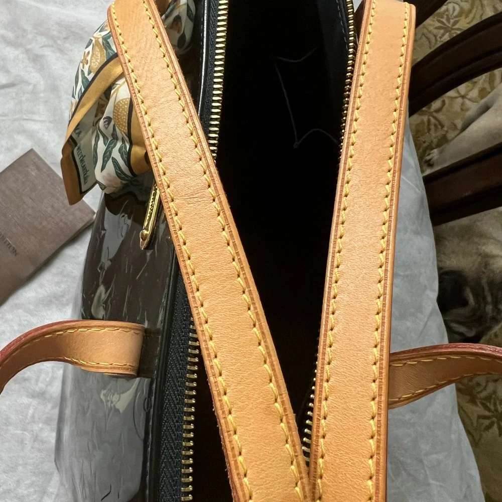 Louis Vuitton Bellview GM - Picture 6 of 12